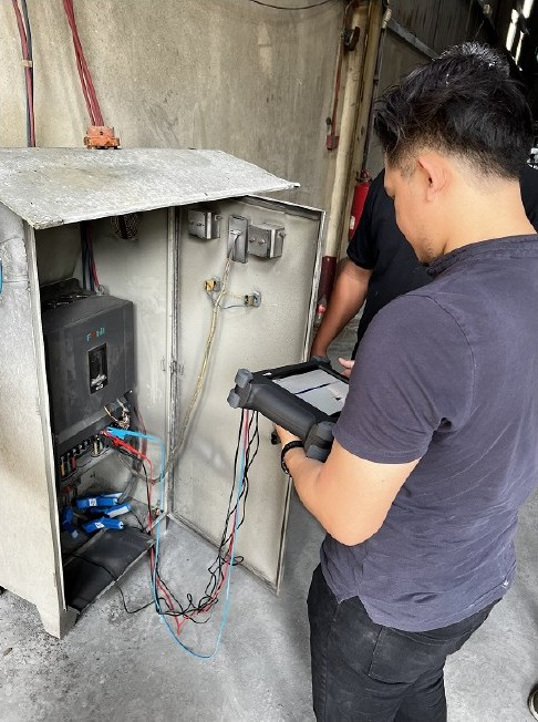 AMTPro - Test 5 Technician running an AMTPro test at the blower drive cabinet