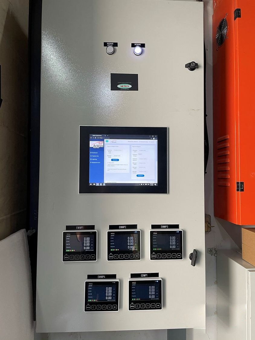 Home Test 7 Monitoring panel at a customer site with five e-MCM display units and a supervisor screen